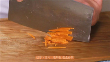 魚(yú)香肉絲的做法5