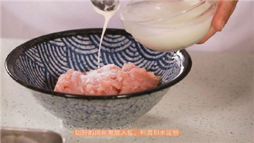 魚(yú)香肉絲的做法3